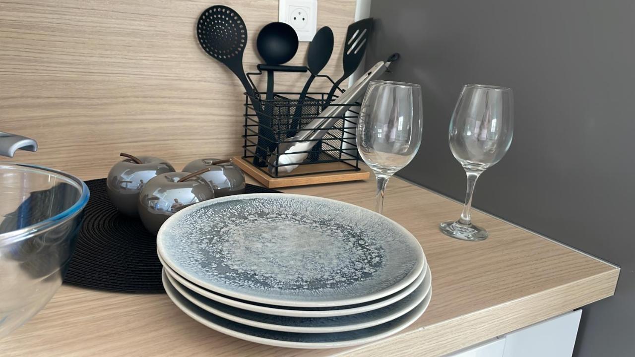 Studio 23 M2+Wifi +Parking Prive Aparthotel Oullins Buitenkant foto